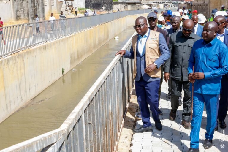 Lutte contre les inondations : le gouvernement accélère les travaux du PARU à Abidjan avant la saison des pluies