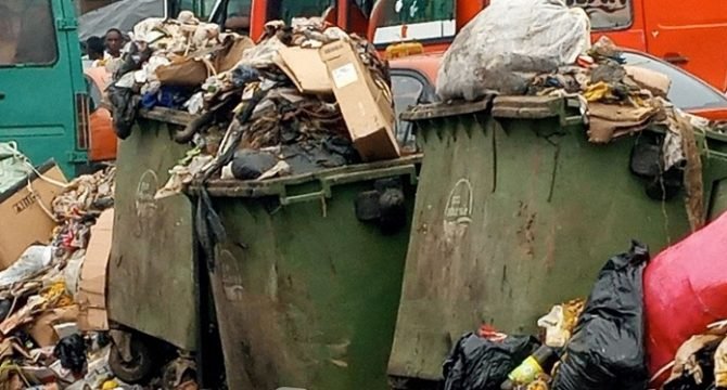 Salubrité : Amédé Koffi Kouakou donne 72 heures pour rétablir la collecte des déchets à Abidjan