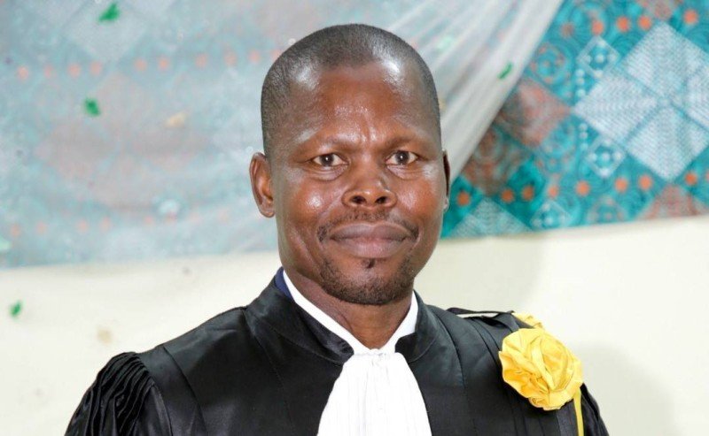 Eugène Yao, Journaliste sportif, désormais Docteur en Communication